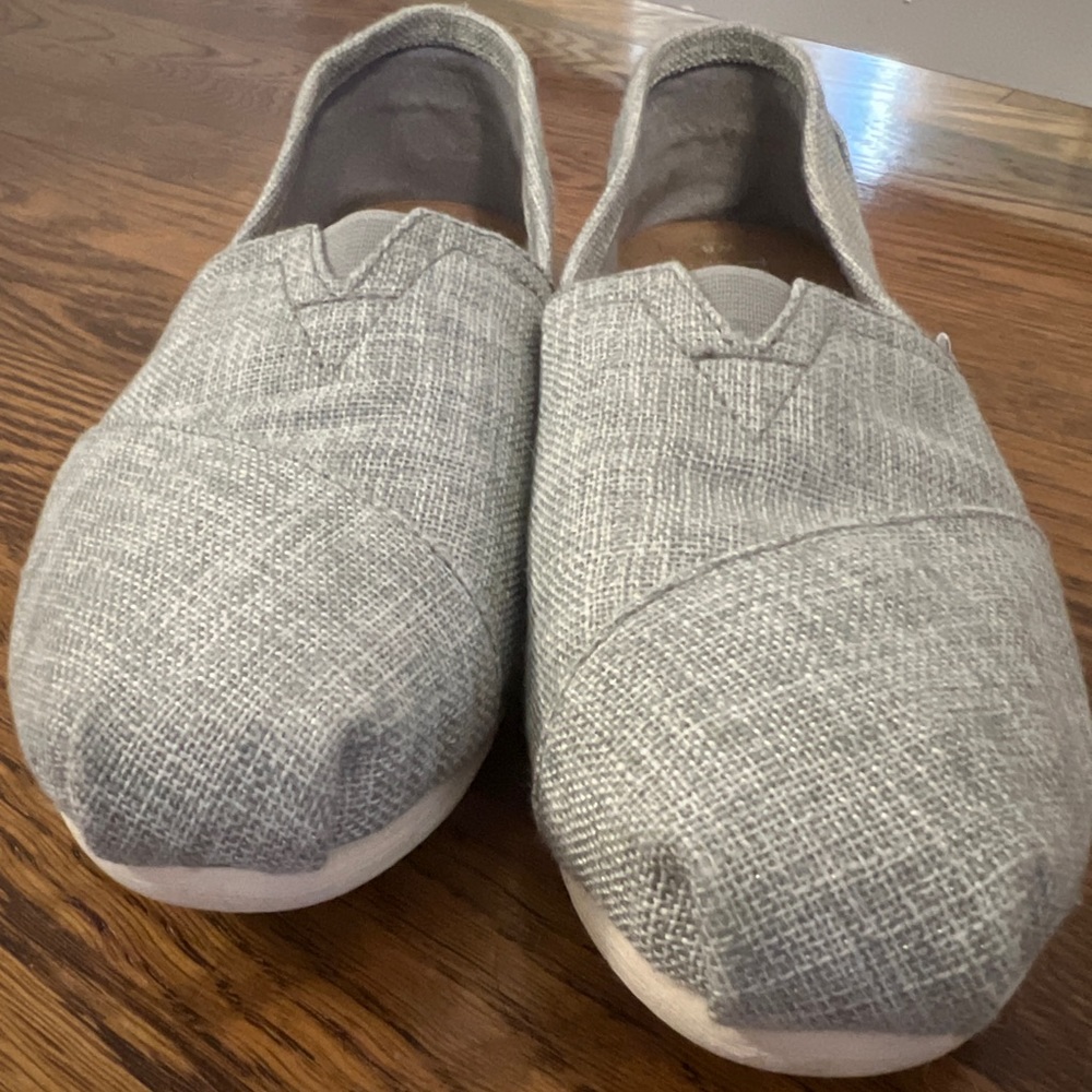 Toms shoes size 8